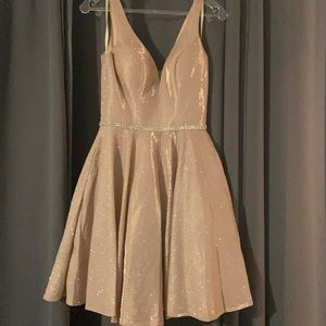 Two beautiful short dresses mauves color